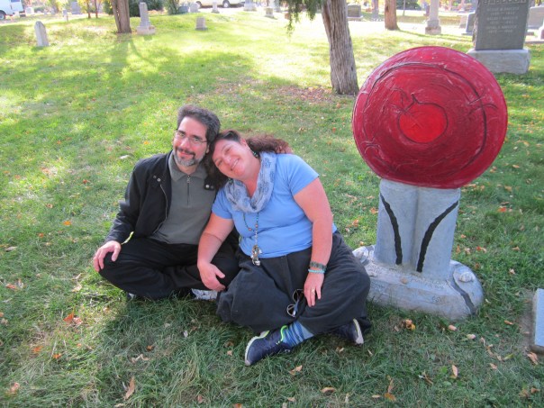 Heads together Paula Grave